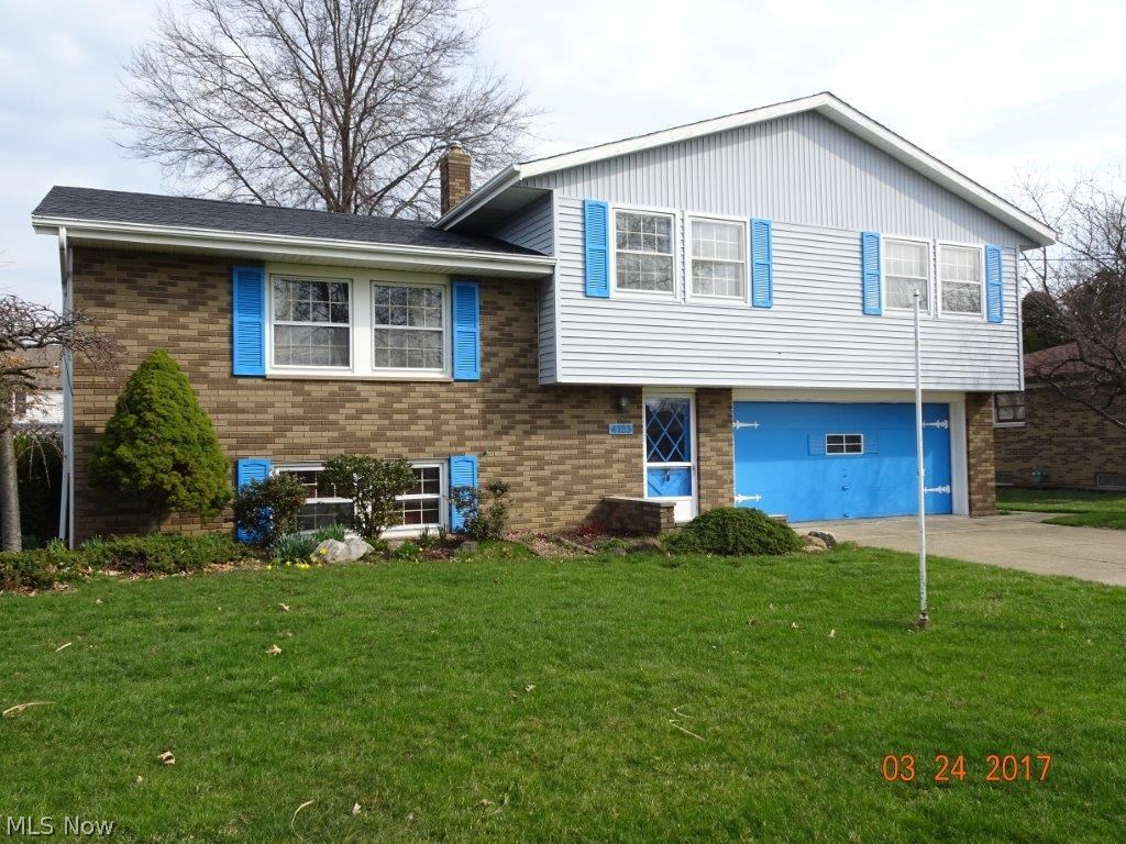 Well maintained split-level with large bedrooms located in the heart of Brunswick. Newer roof (3 years old).