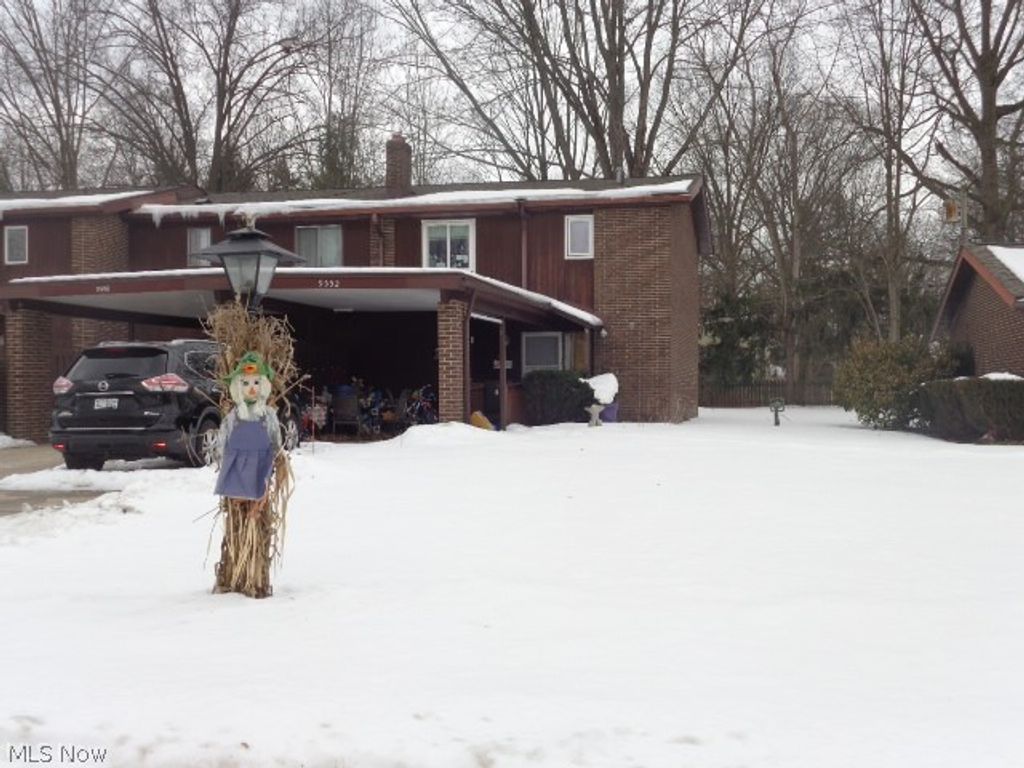 Photo of 9552 Fernwood Drive, Olmsted Falls, OH 44138 (MLS # 5186544)