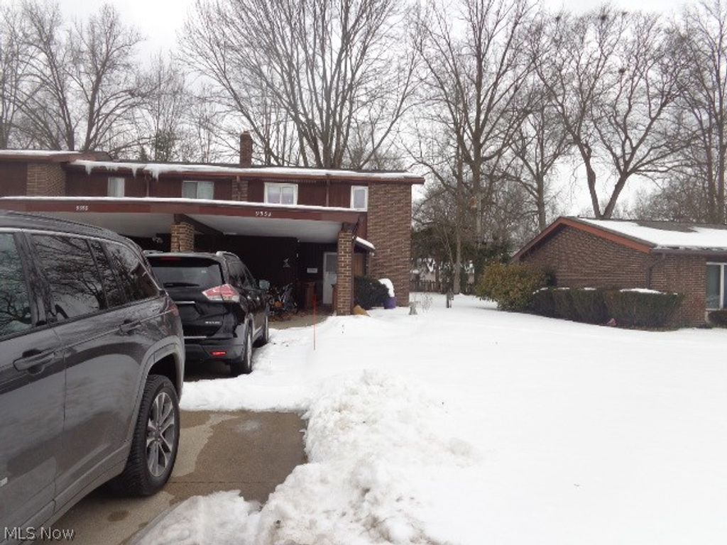 Photo of 9552 Fernwood Drive, Olmsted Falls, OH 44138 (MLS # 5186544)