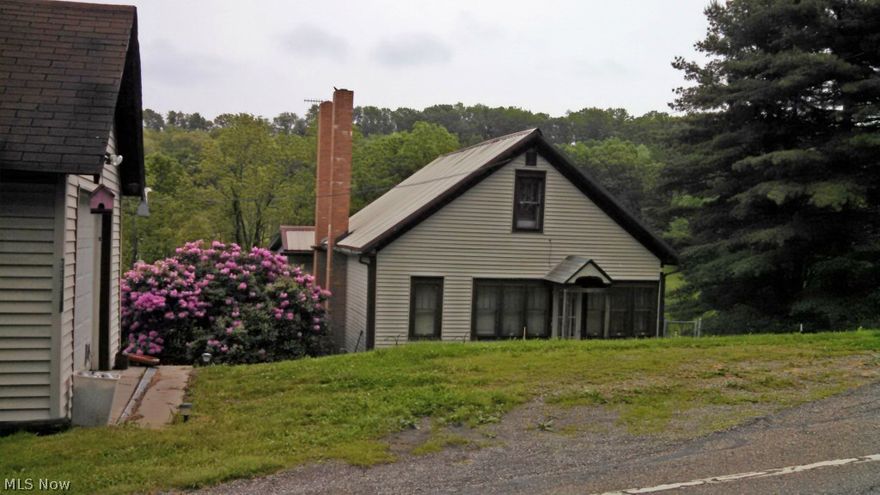 Absolute auction, all sells to the highest bidders on location: TUESDAY - JULY 8, 2014 - 6:00PM
65+ Acre Carroll County Farm
Offered In Parcels & In Entirety
Perry Twp. - Carrollton Schools
Open & Wooded Parcels
Affordable Hunting & Nature Tracts
65.9 acres total - beautiful rolling southern Carroll County land - plenty of road frontage - all parcels have woods & open ground - some tillable - No Zoning - Parcel with hardwood tree plantation - small country home with 2 bedrooms and 1 3/4 bath having updated septic system (2006), drilled water well (2010) and central air conditioning - currently rented for $500/month - also a rustic bank barn & pond - some beautiful sites for that new home! 
NOTE: Parcels offered separate & together and sell the way it nets the most. Walk this land at your convenience. Mineral Rights are reserved and do not transfer. Parcel splits subject to actual survey.
TERMS: 10% down auction day, balance due at closing. A 10% Buyer’s premium will be added to