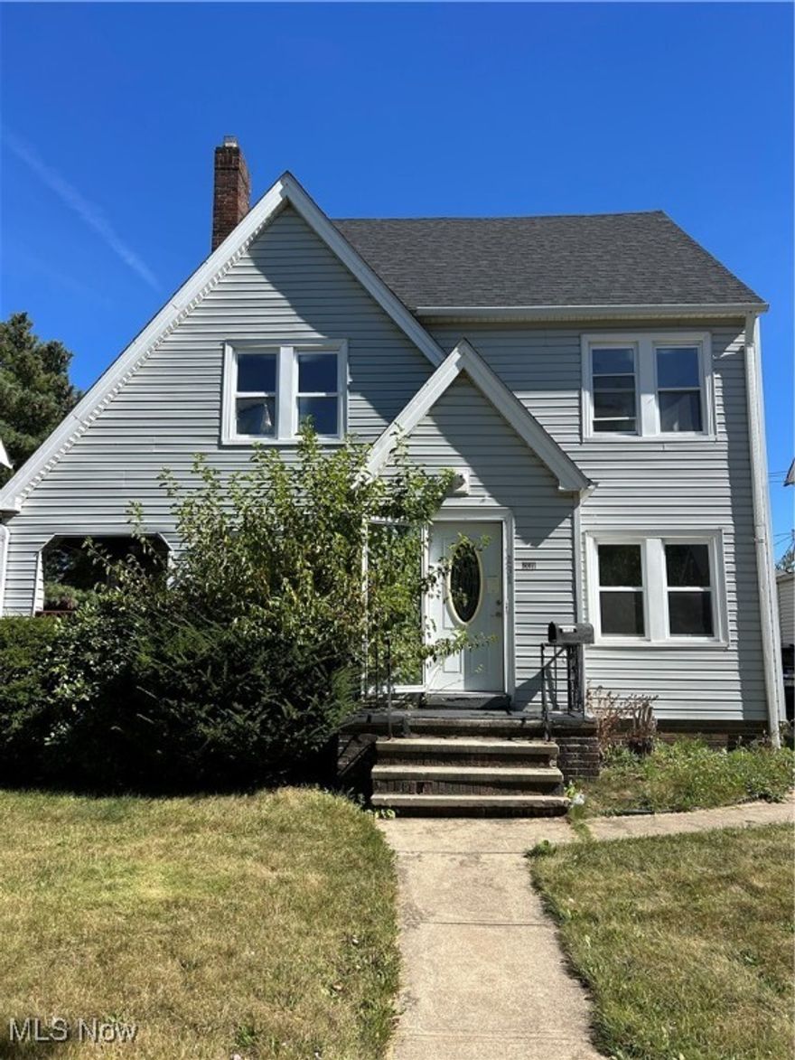 Great investment opportunity!  80% completed.  Just need your finishing touches.  Then, you can occupy, rent, or sell the property.  Located in a great area.  Close to the lake, parks, schools, restaurants, freeway, and more.  4 bedrooms.  Great value.  Schedule a visit and secure your opportunity.