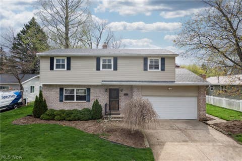 Homes For Sale - 215 Grayling Drive<br/> Summit County, Fairlawn, OH 44333