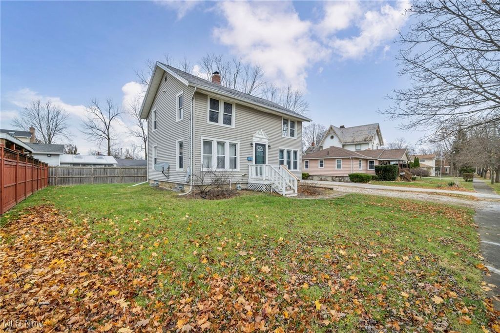 Photo of 113 Grove Street, Wellington, OH 44090 (MLS # 5174416)