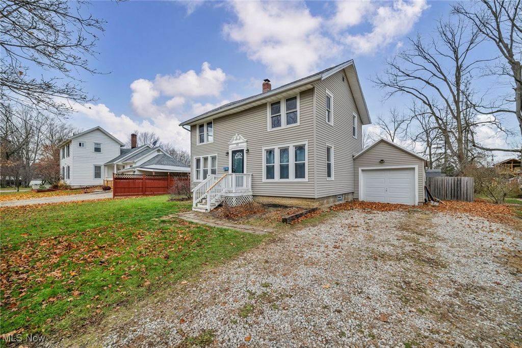 Photo of 113 Grove Street, Wellington, OH 44090 (MLS # 5174416)