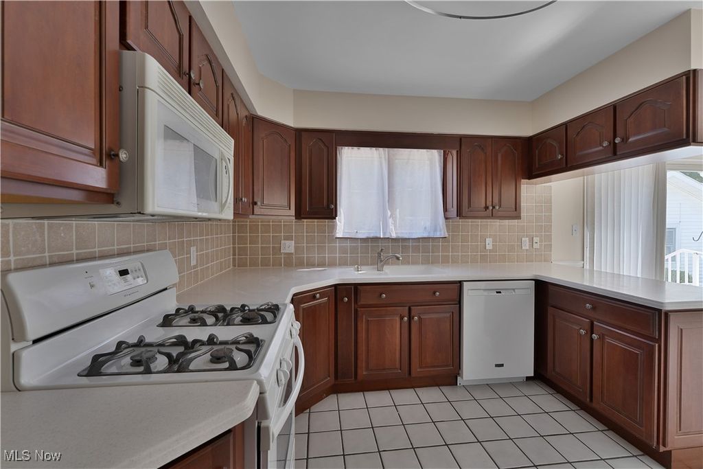 Photo of 4185 Adeer Drive, Canfield, OH 44406 (MLS # 5181643)