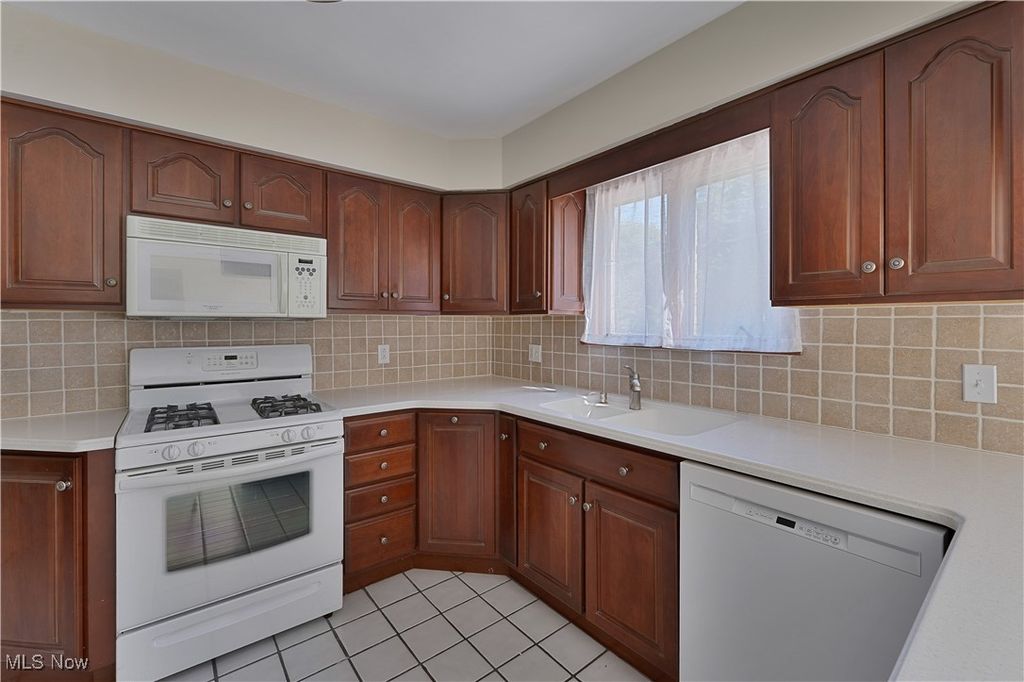 Photo of 4185 Adeer Drive, Canfield, OH 44406 (MLS # 5181643)