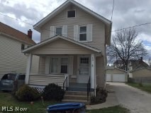 Move in ready home, appliances included! Welcome home to this 3 bedroom, 2 full bath home! Large living area with full kitchen and dining room.