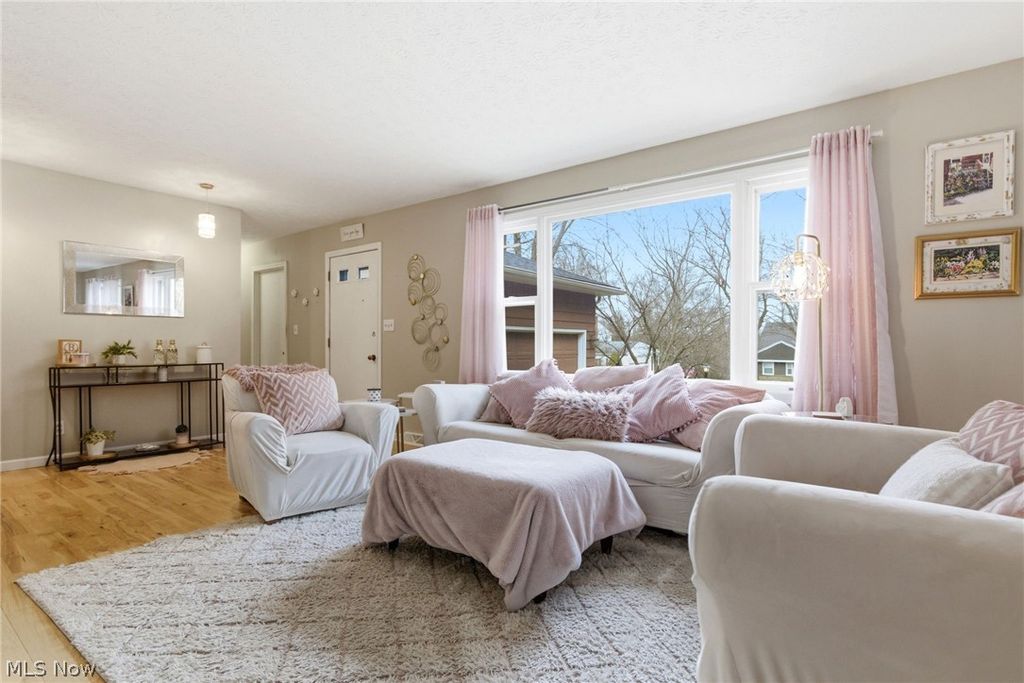 Photo of 132 Eldridge Road, Aurora, OH 44202 (MLS # 5190587)