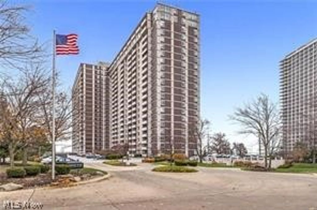 Photo of 12900 Lake Avenue #1620, Lakewood, OH 44107 (MLS # 5196058)