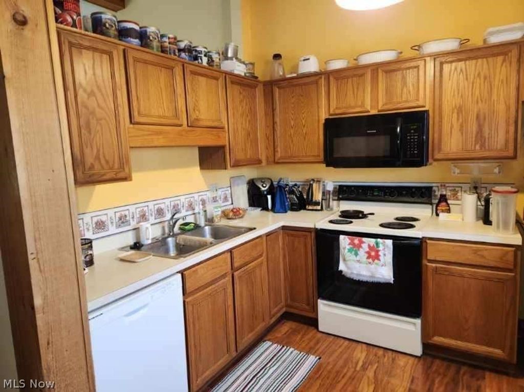 Photo of 810 Amherst Lane #810, Brunswick, OH 44212 (MLS # 5187423)