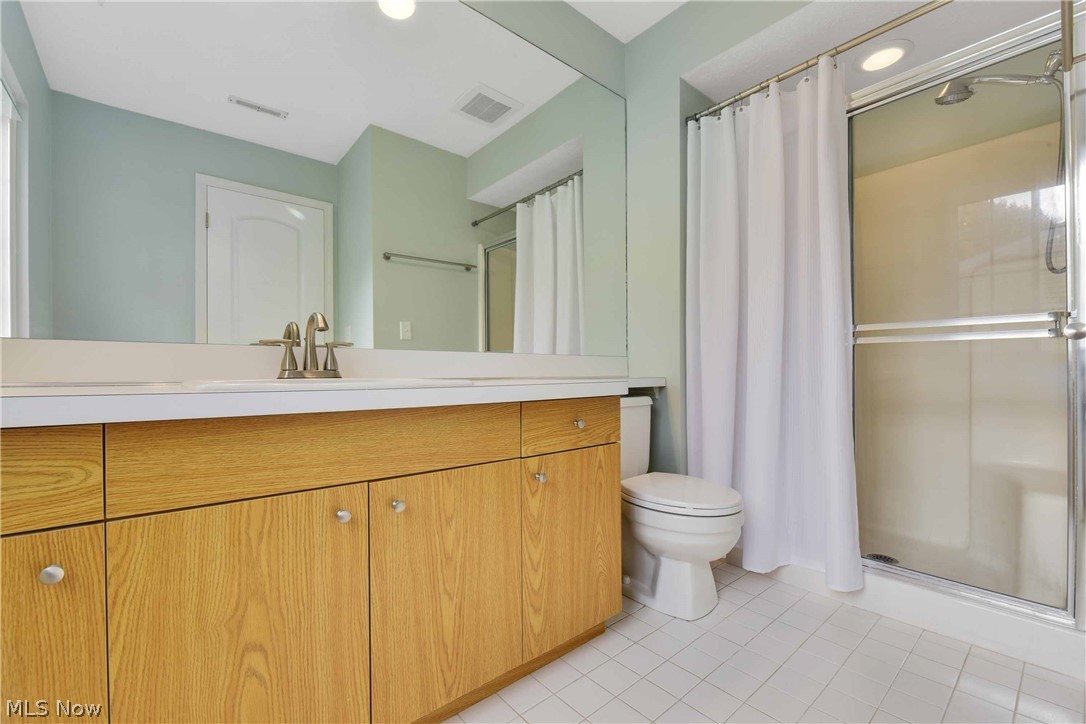 Lakes/Bay Lndg Condo - Residential