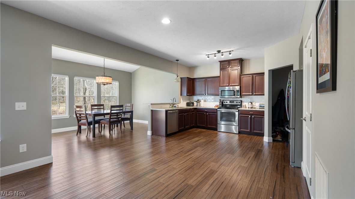 3898 Willow Way, Kent, Ohio image 10