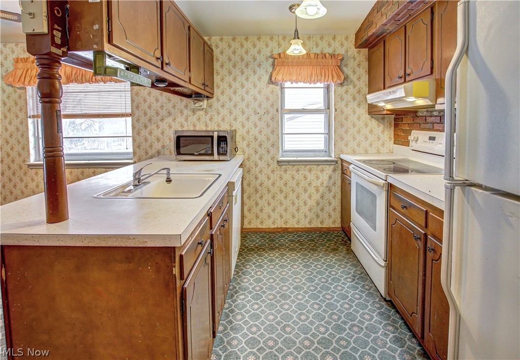 Brentwood Estates Ii/S W Hol - Residential