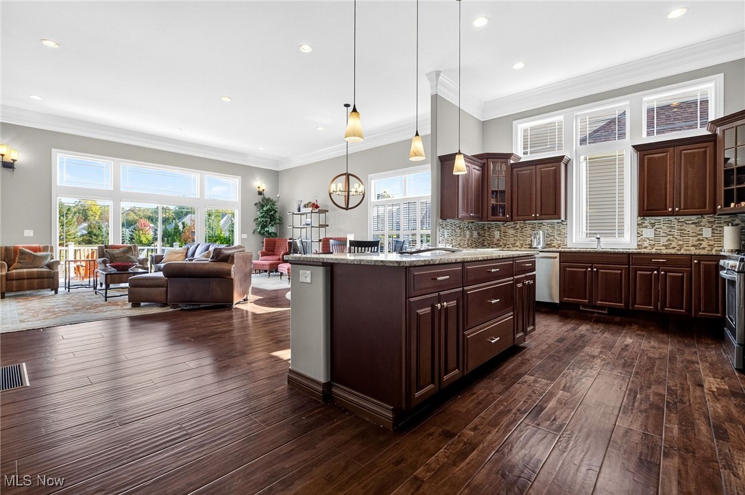 7350 Edwards Landing