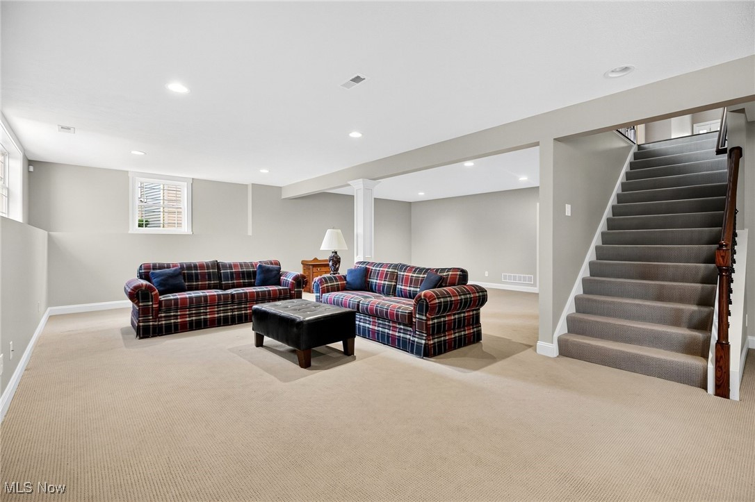 Chagrin Falls, Ohio 44023, United States, 3 Bedrooms Bedrooms, ,4 BathroomsBathrooms,Residential,Pending,214916