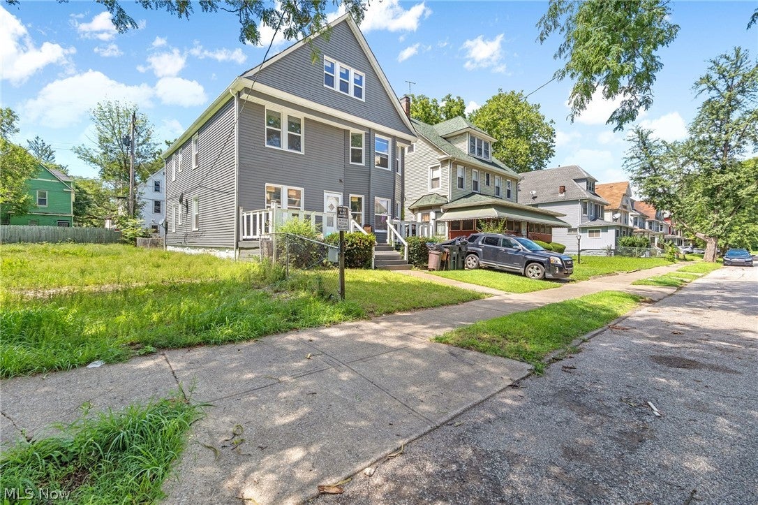 2216 E 82nd Street