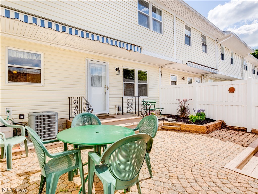 Country Club Twnhs North Condo - Residential