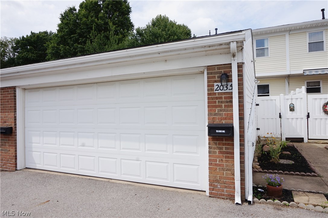 Country Club Twnhs North Condo - Residential