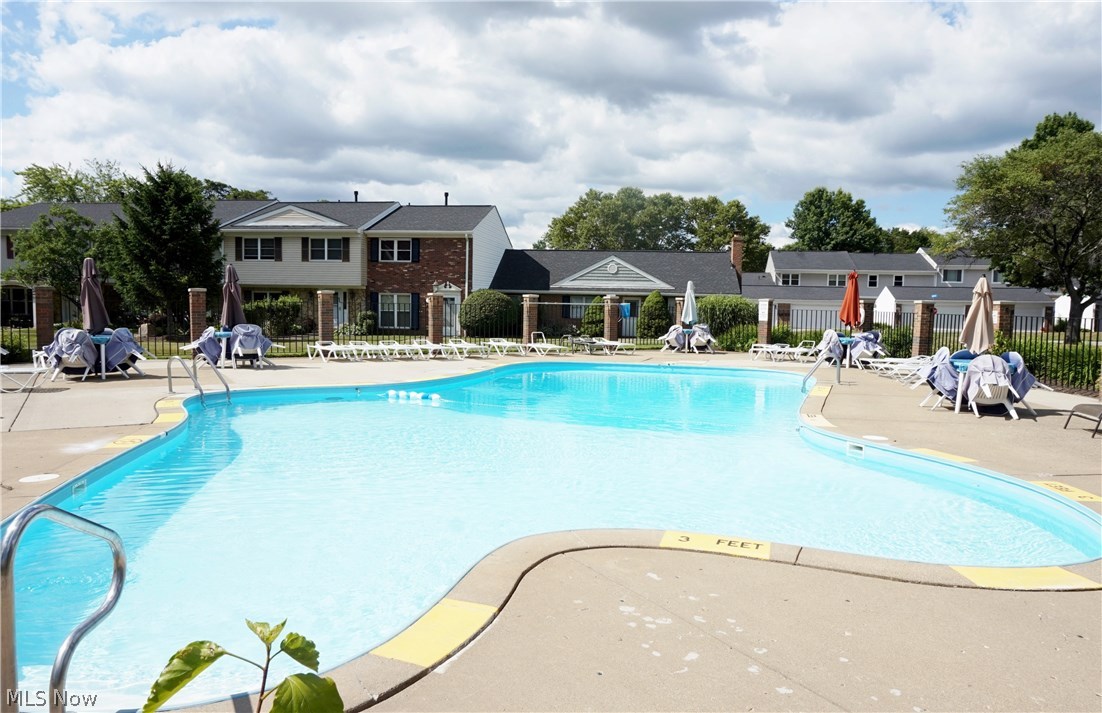 Country Club Twnhs North Condo - Residential