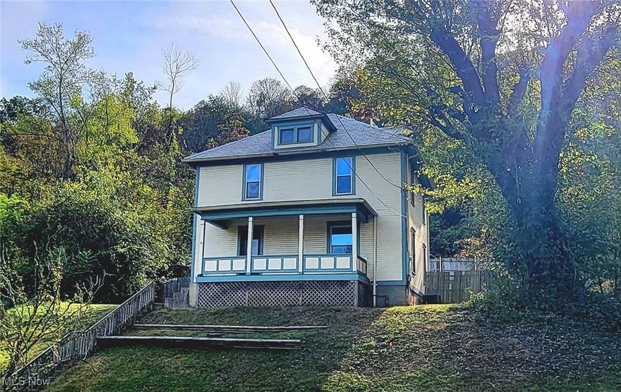 WELL MAINTAINED.. HAS NEWER KITCHEN WITH CUSTOM BUILT HUCK CABINETS, NEWER WINDOWS, LAARGE FRONT PORCH 
WITH WINTER VIEWS OF THE RIVER.  BACK YARD IS FENCED.  WOOD FLOORING THROUGH OUT, NATURAL WOODWORK.
FIREPLACES HAVE BEEN CLOSED OFF, BUT HAVE VERY NICE MANTELS.
