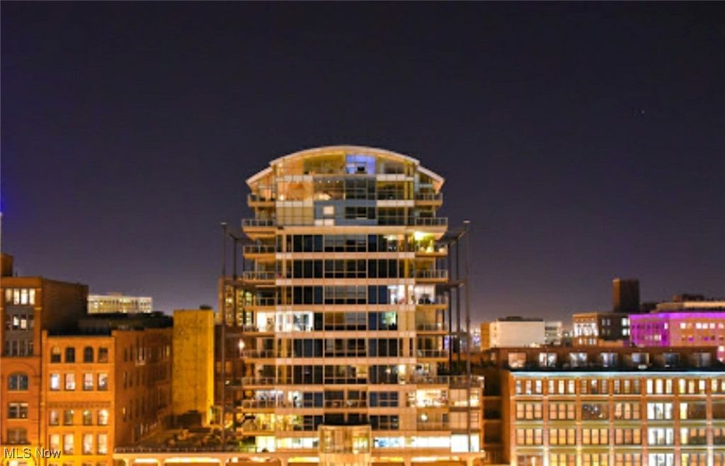 Photo of 701 W Lakeside Avenue #501, Cleveland, OH 44113 (MLS # 5179084)