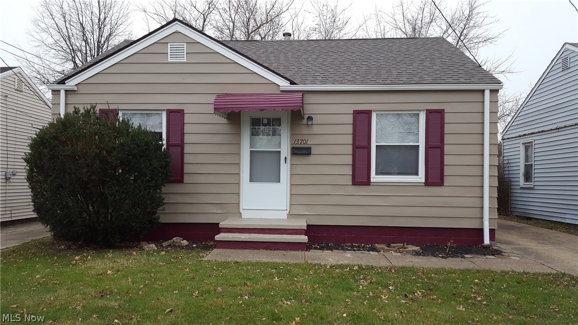 Updated and well maintained 2 bedroom, 1 full bath single family. Features include updated bath, updated eat-in kitchen, new carpet, vinyl flooring, new blinds and ceiling fans. Refrigerator, stove, washer and dryer included. Large backyard for entertaining family and friends. Schedule a showing today! No Section 8. Pets allowed with $25 monthly pet fee. Rental qualifications are good credit, stable employment, gross monthly income at least $2000. Tenants responsible for utilities, water, sewer, lawn care and snow removal.