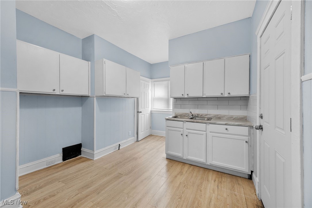 3586 W 69th Street