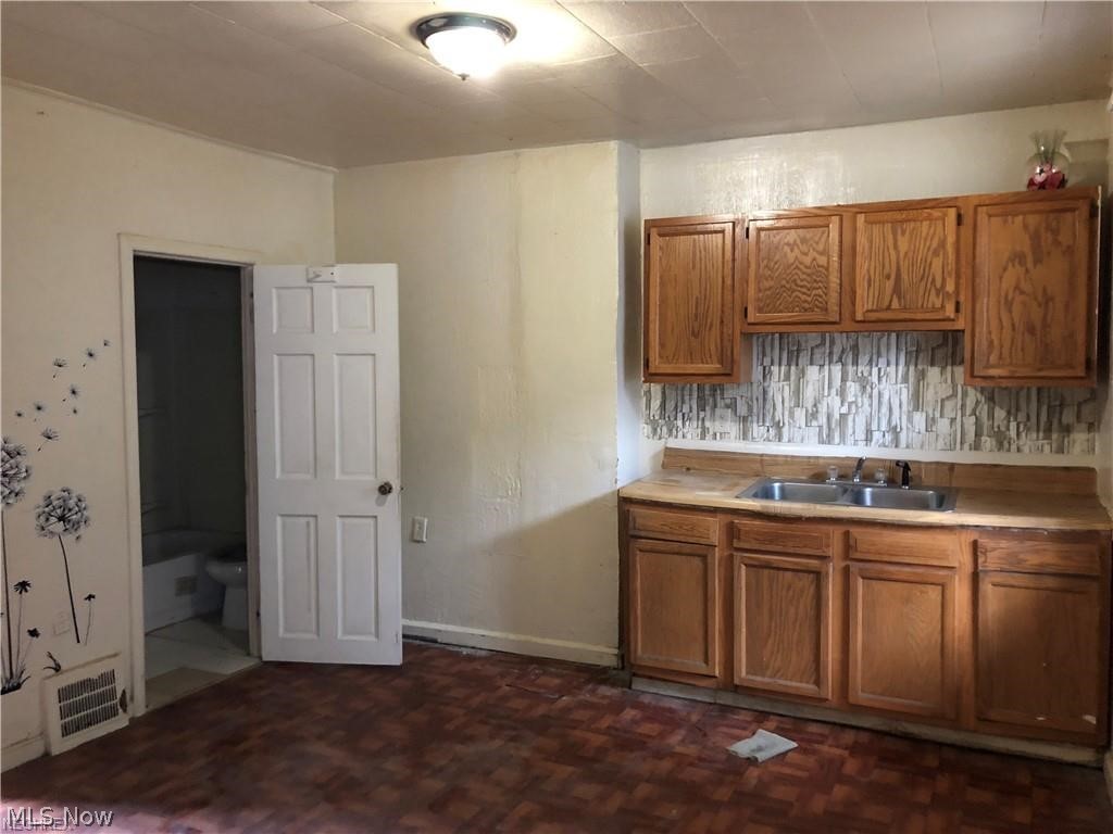 Daniel Hoyts - Residential Income