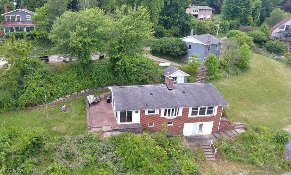 Photo of 1121 Fiesta Road SW, Dellroy, OH 44620 (MLS # 5177437)