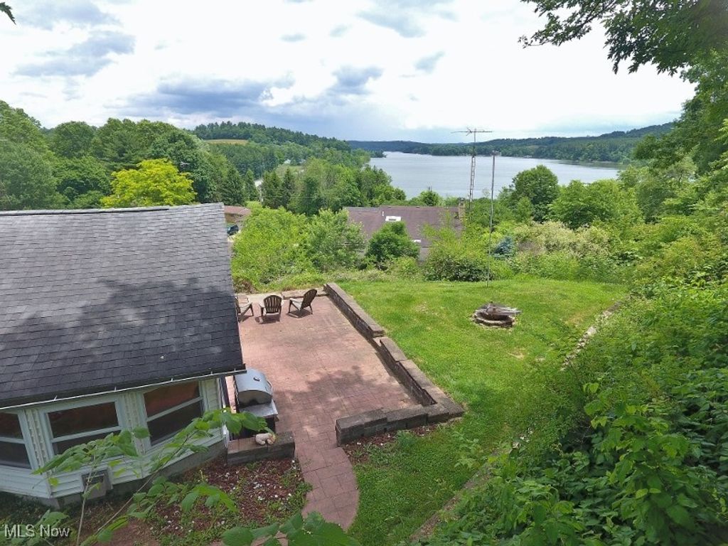 Photo of 1121 Fiesta Road SW, Dellroy, OH 44620 (MLS # 5177437)