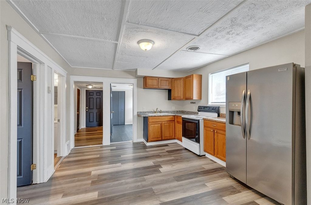 Photo of 3279 W 44th Street, Cleveland, OH 44109 (MLS # 5190329)