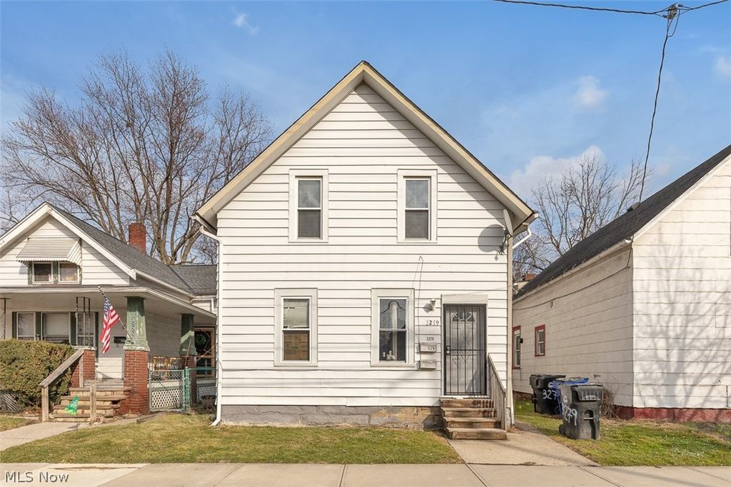 Photo of 3279 W 44th Street, Cleveland, OH 44109 (MLS # 5190329)