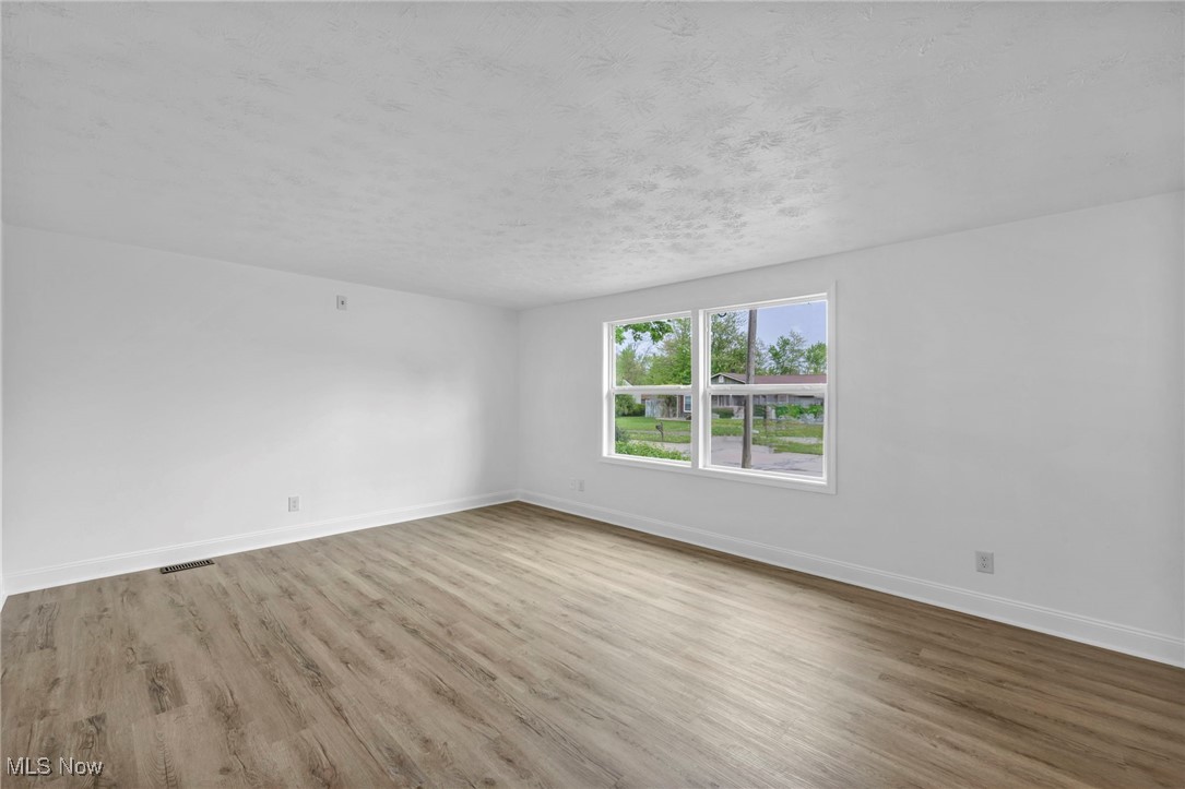 1350 Rolling Meadows Drive, Vermilion, Ohio image 8