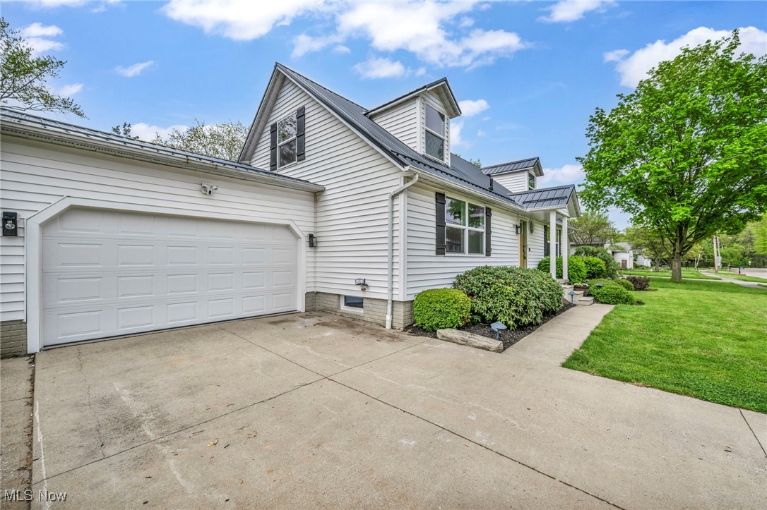 1350 Rolling Meadows Drive, Vermilion, Ohio image 5