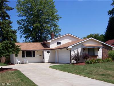 Spacious 3 Bedroom 2 Full Bath Split Level! no pets! Formal Dining Room with Sliding Door leading to Private Fenced Yard and patio! many updates including kitchen,Baths,New carpet. Great Area close to shopping, I-480,Great home for Entertaining! Move in Condition!