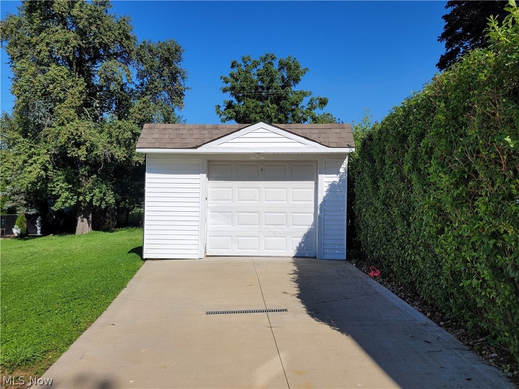 1277 Iroquois Avenue