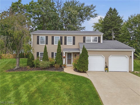 Homes For Sale - 5224 Oakbriar Circle<br/> Canton, OH 44705