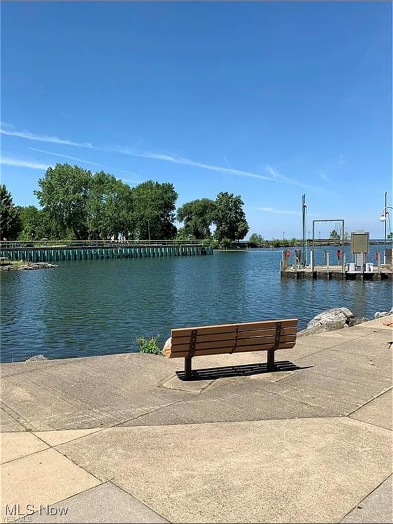 Waters Edge Condo Ph V - Residential