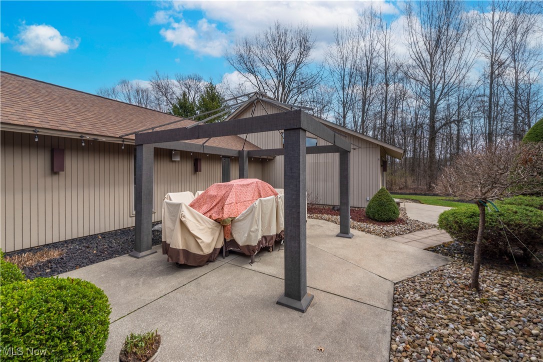 8739 Timber Edge Drive, North Ridgeville, Ohio image 42