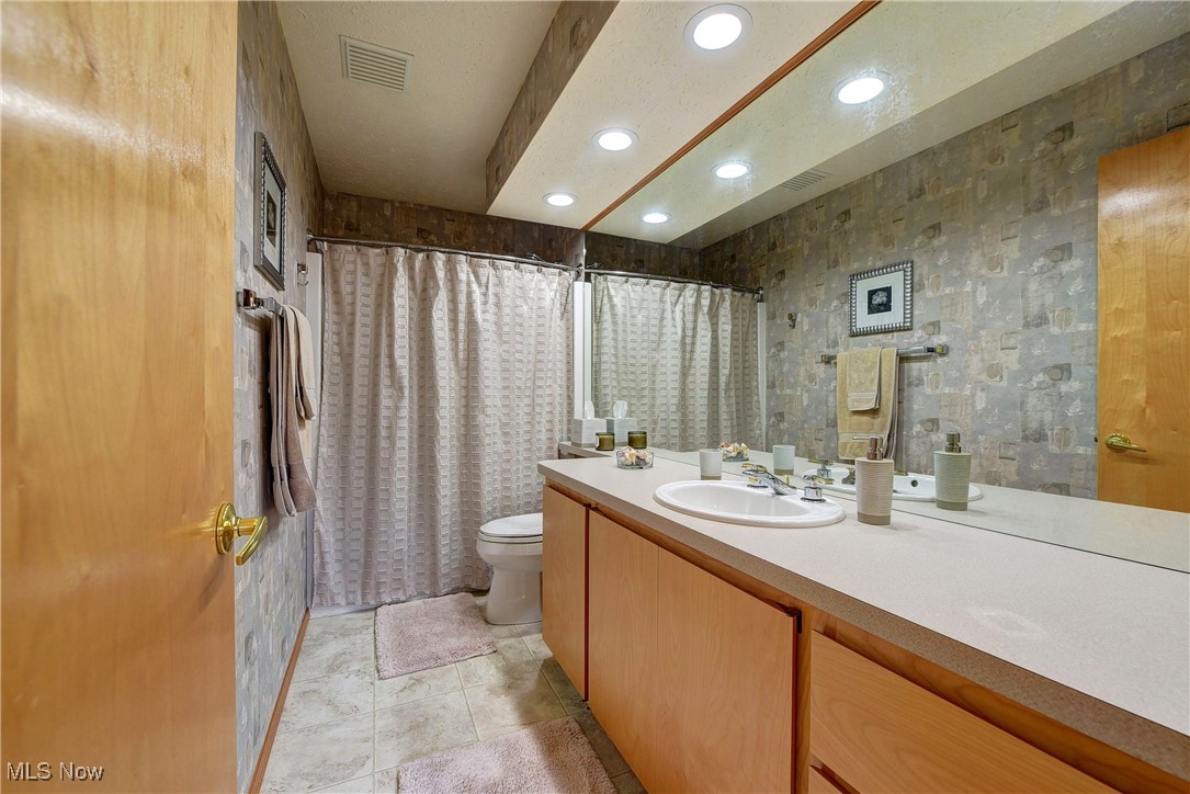 8739 Timber Edge Drive, North Ridgeville, Ohio image 33