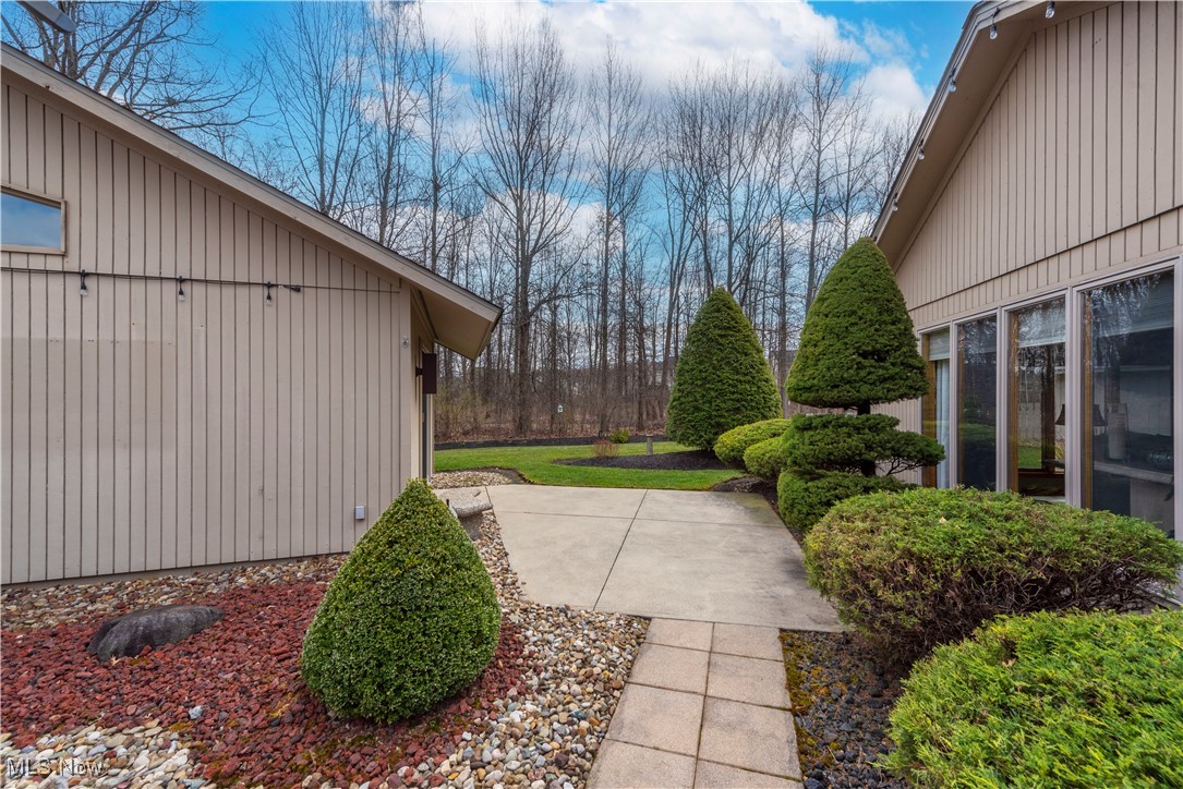 8739 Timber Edge Drive, North Ridgeville, Ohio image 45
