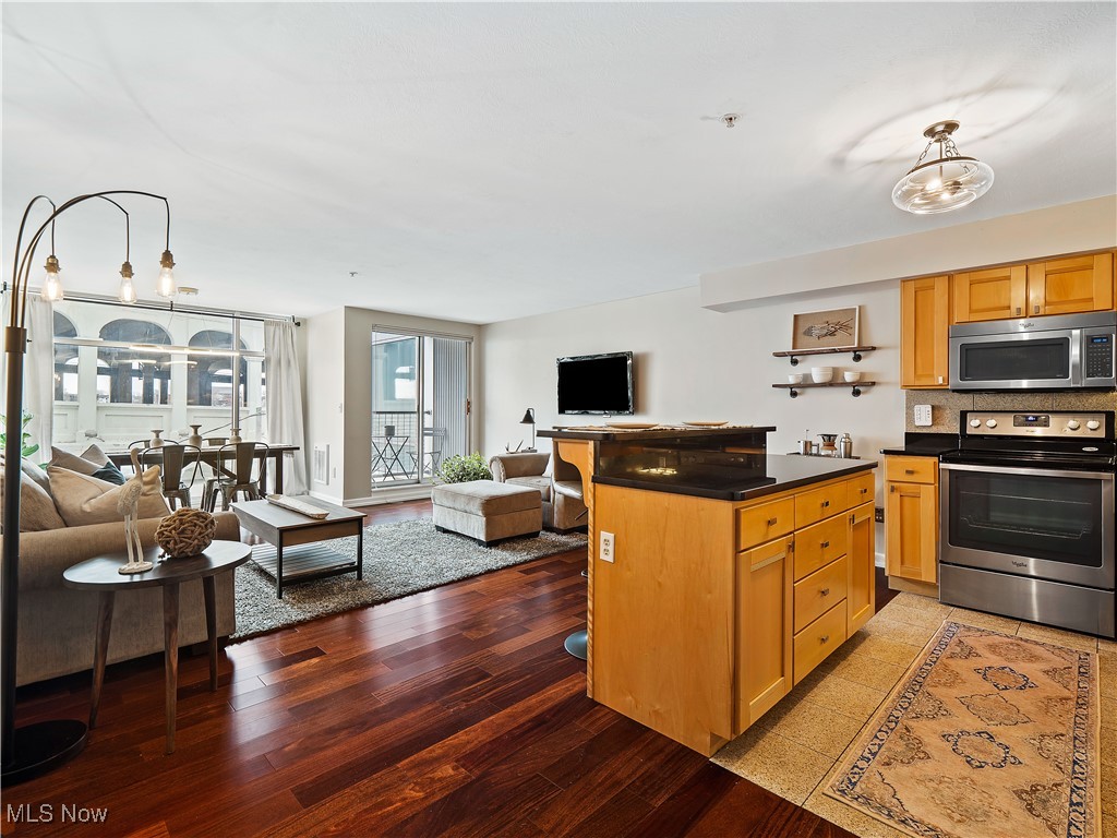 2222 Detroit Avenue 403