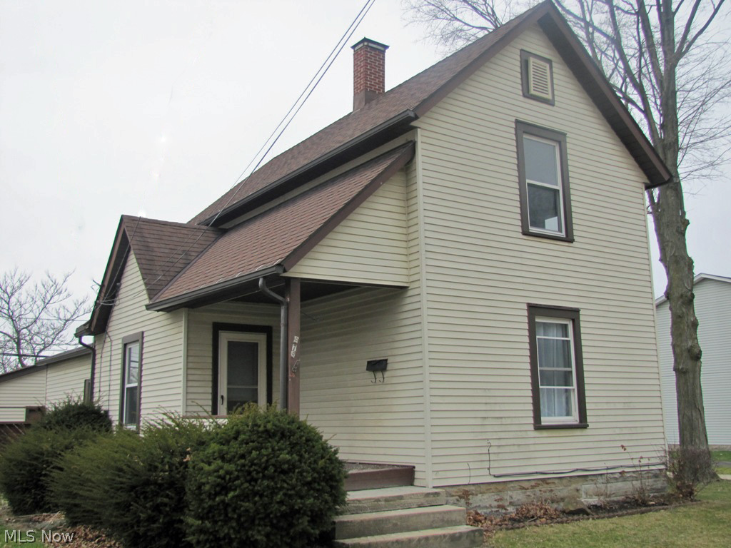 Property sold as is. No disclosures. Nice fully fenced back yard and 2 car garage. House has newer roof, vinyl siding and windows.
