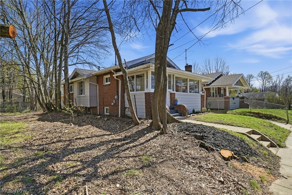 Photo of 627 Arden Place, Akron, OH 44306 (MLS # 5199755)