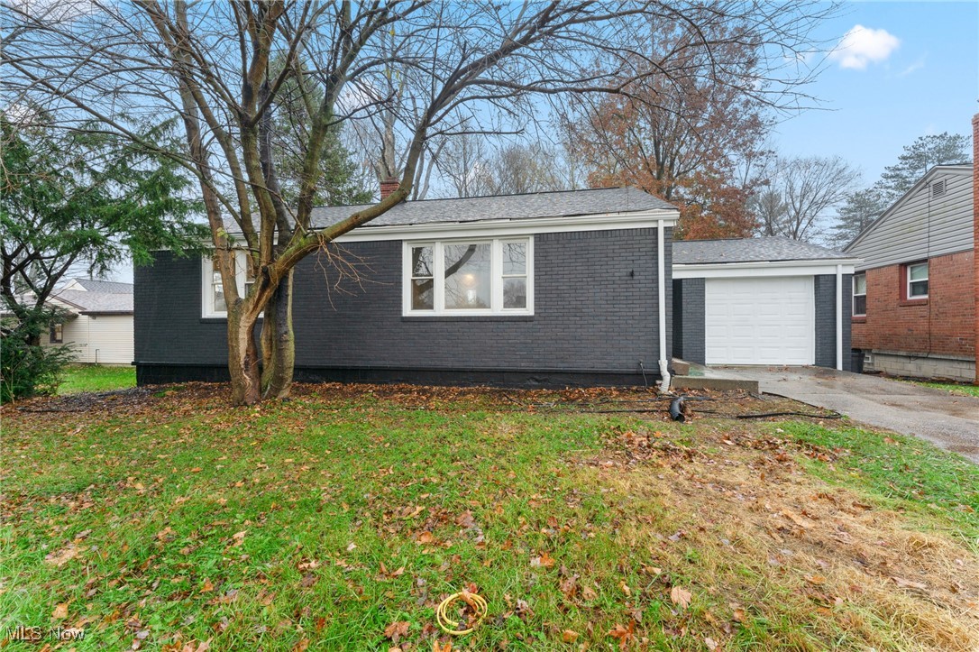 1054 Runge Avenue, Struthers, Ohio image 2