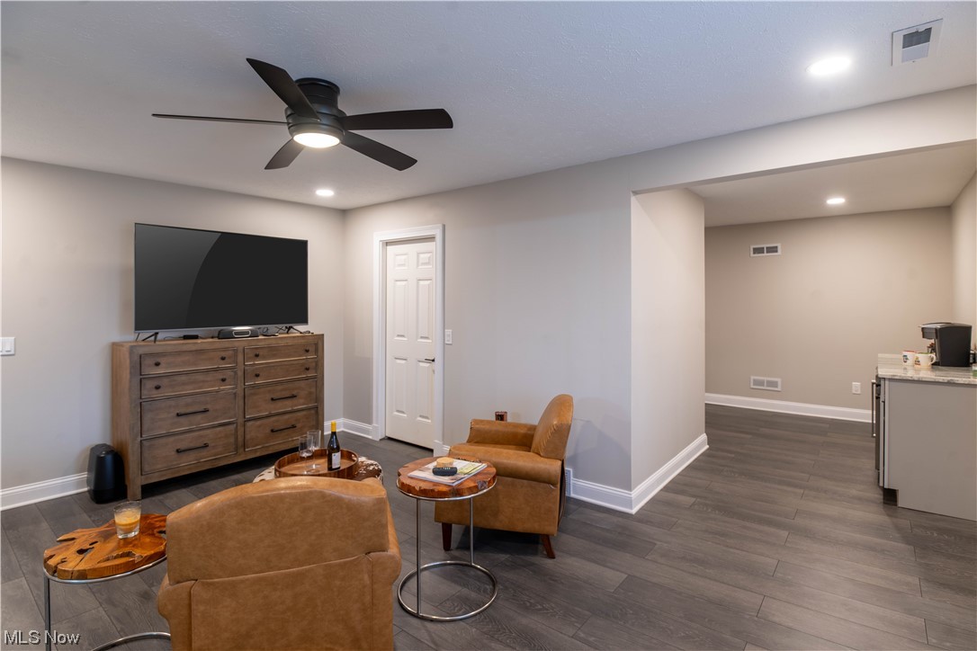 Dakota's - Residential