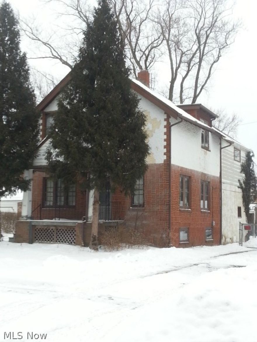 What a deal! Located close to shopping with a view of the metroparks from the front yard. Three bedroom fixer upper with an expansive master bedroom. Large family room with sliding glass doors leading to the backyard with living and dining rooms being separated by the kitchen.