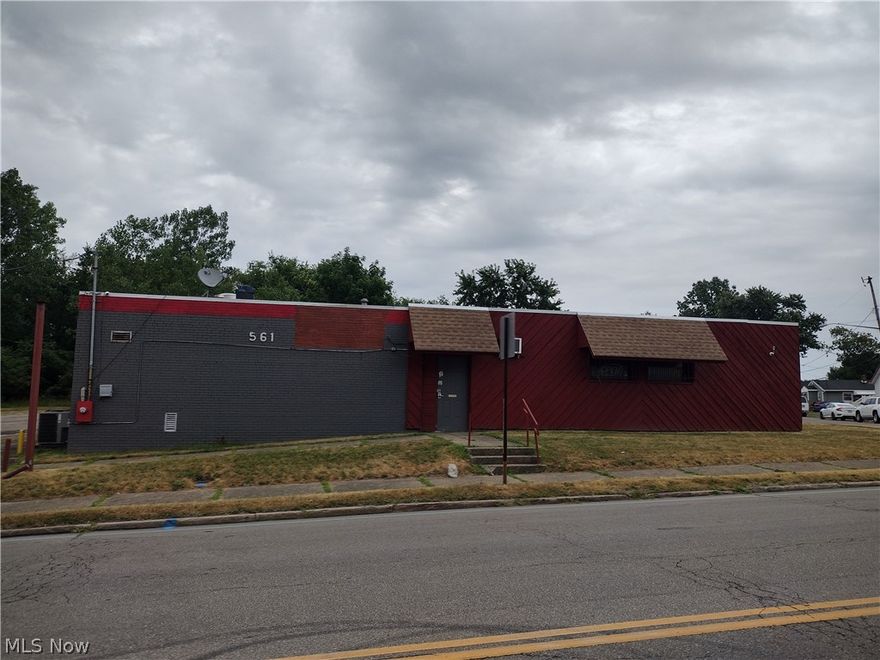 Bar restaurant well established local bar with 35 seats, 80 parking spaces and patio includes liquor license - turn key