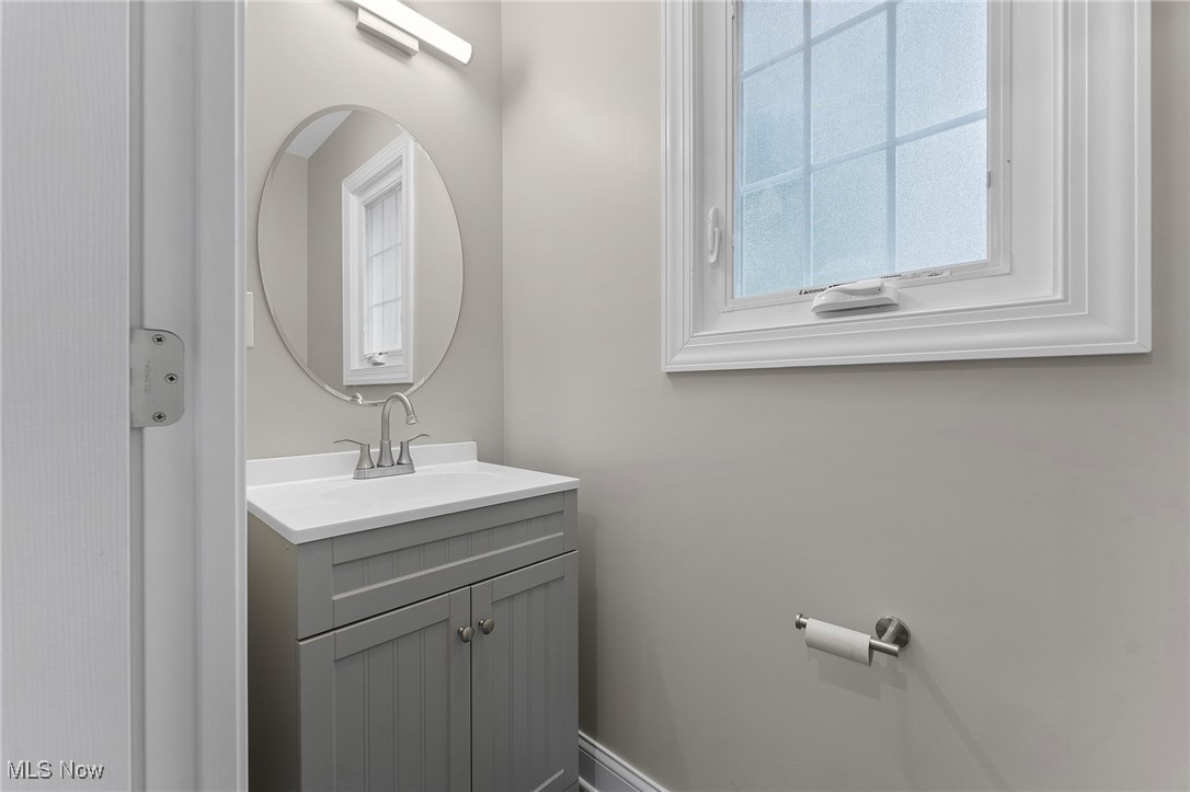 Shaker Heights, Ohio 44120, United States, 3 Bedrooms Bedrooms, ,2 BathroomsBathrooms,Residential,Pending,156285