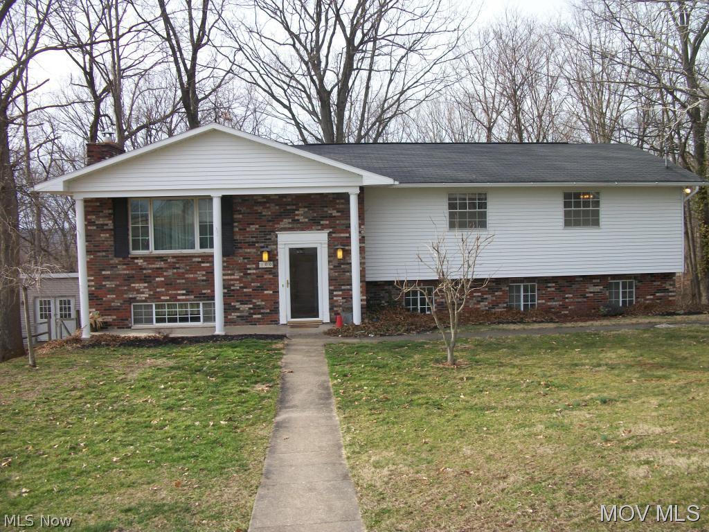Gage the potential of this sprucely kept Bi-level brick/vinyl home with 4 bedrooms/ 2.5 baths on a serene Cul-De-Sac. Pride of ownership shows here with comfortable details like custom made cherry kitchen cabinets & pantry with built-in breakfast nook for a handy eat-in kitchen. Enjoy the gracious family room gathering around the fire-side-glow gas log fireplace with the cheerful hearth. How refreshing it is on the multiple decks for those cool summer suppers. There are many natural decorator bonuses with the newly painted interior lovable and livable. Elem: Little Hocking Elementary Scho Elem/Bus: Y JrHigh: Warren Middle JrHigh/Bus: Y High: Warren High School High/Bus: Y Fire: VOL Police: SHF ;SQFT=Fin L1:1608, Fin Bsmt:992, Fin Above:1608, Fin Total:2600, Unfin Bsmt:616, Unfin Above:616;GAR= 2 Car Att, Heated, Opener(s)
